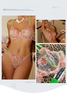 Détail d'un ensemble de lingerie en dentelle brodée fleurie avec bretelles vertes et taille M