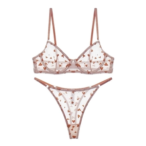 Ensemble de lingerie en résille française à imprimé cœurs avec soutien-gorge et thong