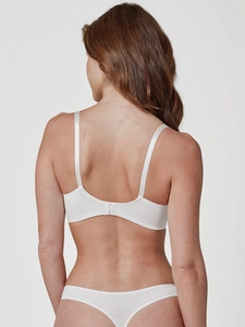 Vue arrière d'un ensemble de lingerie en dentelle blanche avec bretelles fines