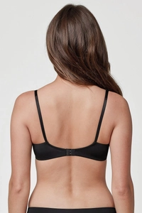 Détail d'un soutien-gorge français noir montrant la fermeture réglable et les bretelles