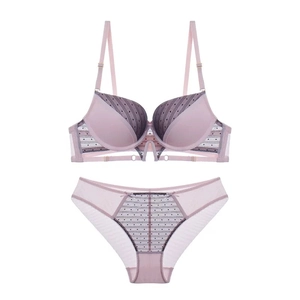 Lila Spitzen-Push-up-Lingerie-Set mit schwarzen Punkten und konturierten Körbchen
