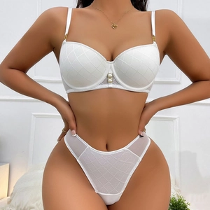 Ensemble de lingerie sexy blanc avec soutien gorge push up et string taille haute