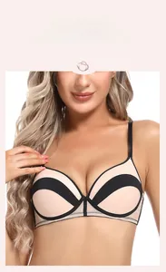 Détail d'un soutien-gorge push-up français sexy avec bordure géométrique contrastée