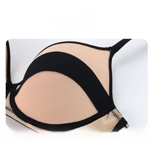 Vue détaillée du soutien-gorge sans couture montrant la maille respirante et le bicolore