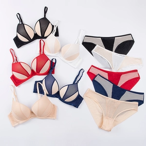 Set di lingerie in mesh bicolore in cinque colori con spalline regolabili sottili