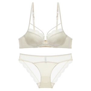 Ensemble de lingerie beige en dentelle de style français avec fermeture frontale