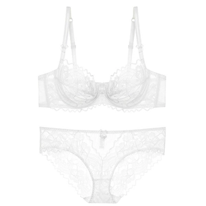Ensemble de lingerie en dentelle blanche avec soutien-gorge floral et culotte assortie