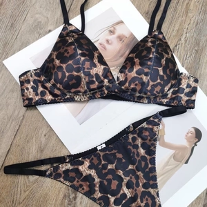 Soutien-gorge et Culotte en Satin Style Français pour Femmes Sans Armature Bonnet Triangle Sans Couture Imprimé Léopard Lingerie Sexy