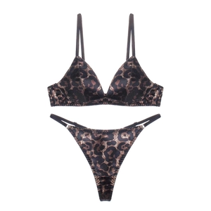 Ensemble de lingerie léopard en satin de style français avec soutien-gorge triangle