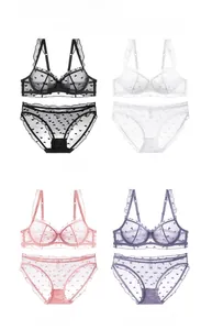 Détail d'ensembles de lingerie en dentelle à motif cœur en noir, blanc, rose et violet