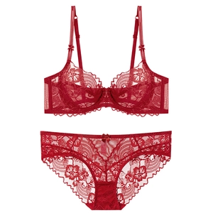 Ensemble lingerie en dentelle rouge foncé avec mesh floral et petits nœuds