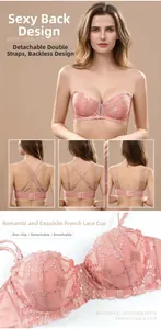 Détail du soutien-gorge en dentelle rose avec broderie papillon et bretelles amovibles
