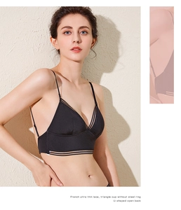 Dettaglio reggiseno a triangolo francese ultrasottile con ampia apertura a U dietro