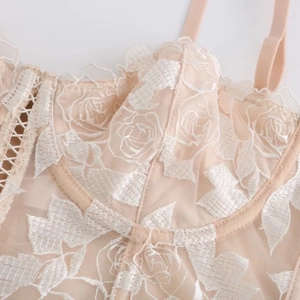 Soutien-gorge corset brodé de fleurs style français en maille abricot et dentelle