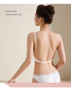Vista posteriore dettagliata del reggiseno bianco senza ferretto e schiena scoperta