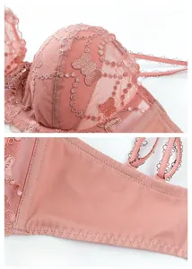 Détail du bonnet de soutien-gorge en dentelle rose et aile latérale large