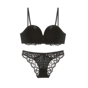 Ensemble de lingerie en dentelle avec soutien-gorge push-up et culotte noire