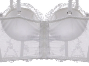 Vue détaillée du dos d'un corset en dentelle blanche avec bretelles et fermeture à agrafes