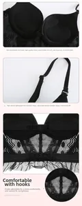 Détails du soutien-gorge en dentelle noire avec coussinets, bretelles et agrafage au dos