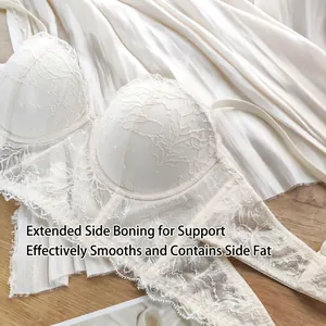 Bustier en dentelle française avec baleines de maintien sur fond de soie luxueux