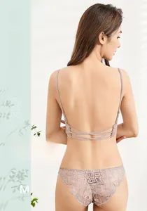 Reggiseno in pizzo francese con sexy schiena a U incrociata e slip in pizzo abbinati