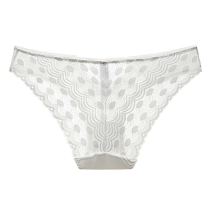 Détails de la dentelle florale blanche et de la doublure en coton sur une culotte basse pour femme