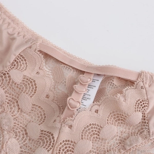 Culotte en dentelle française pour femme en rose poudré avec détails en forme de cœur