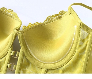 Détail de bonnet de soutien-gorge en dentelle jaune avec support en U et anneau