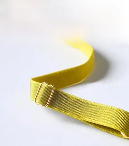 Détail du côté de 11,5 cm sur soutien-gorge en dentelle avec bretelle réglable