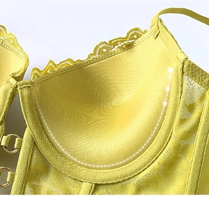 Soutien-gorge push-up en dentelle jaune vif avec anneaux métalliques et panneaux en mesh
