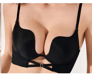 Détail du soutien-gorge push-up noir sans couture avec col en V et bretelles croisées