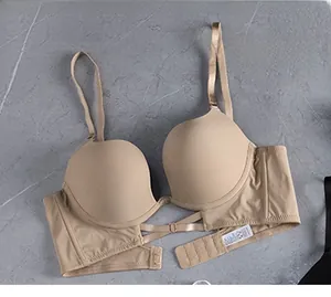 Vue détaillée du soutien-gorge sans couture chair avec bretelles réglables et agrafage dos