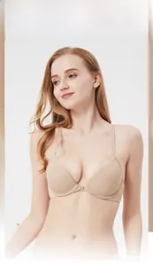 Détail de soutien-gorge nude avec fermeture frontale, bordure en dentelle et col en V