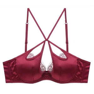 Soutien-gorge en dentelle rouge vin avec tissu satiné et détails de sangles croisées