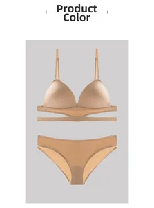 Dettaglio del set lingerie color carne a triangolo senza ferretto con fascia elastica