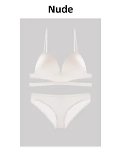 Dettaglio del set reggiseno a triangolo nude senza cuciture con spalline sottili incrociate