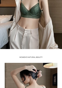 Detail eines dunkelgrünen Wimpernspitzen-BHs mit elegantem französischem Design und Cups