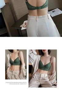 Detailansicht des dunkelgrünen Spitzen-Bralettes mit tiefem Rückenausschnitt