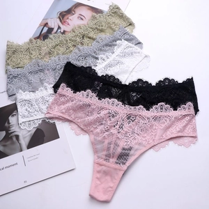 Detail der floralen Wimpernspitze bei verschiedenfarbigen Low-Rise-Thongs für Damen