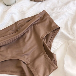 Détails de culotte sans couture marron café en tissu soyeux de qualité avec coutures fines