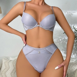 Ensemble de lingerie push-up lilas chic avec boucle en métal pour femme