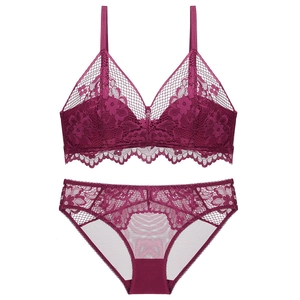 Ensemble de lingerie en dentelle française avec soutien-gorge sans armature et culotte bordeaux