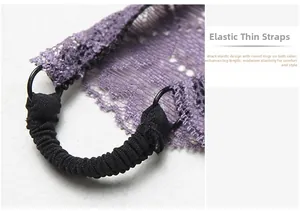 Détail de lingerie en dentelle violette avec bretelles noires et anneau métallique