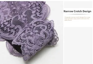 Détails de la dentelle violette avec bordure ondulée et doublure en coton sur la lingerie