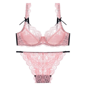 Ensemble de lingerie en dentelle rose avec soutien-gorge à armatures et culotte assortie