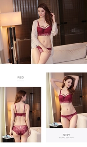 Vue détaillée de l'ensemble lingerie en dentelle bordeaux avec soutien-gorge push-up
