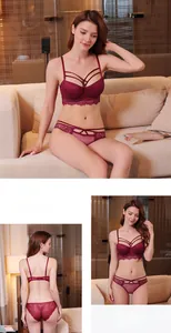 Détails de l'ensemble de lingerie en dentelle bordeaux avec bonnets push-up et sangles