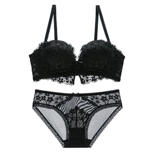 Ensemble de lingerie en dentelle noire avec soutien-gorge push-up sans armature et culotte