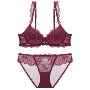 Ensemble soutien-gorge push-up en dentelle avec strass et maille en rouge bordeaux