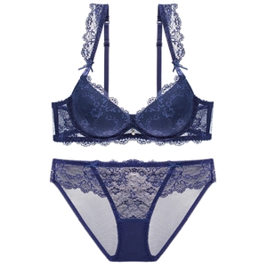 Ensemble lingerie en dentelle bleu foncé avec soutien-gorge push-up et culotte assortie